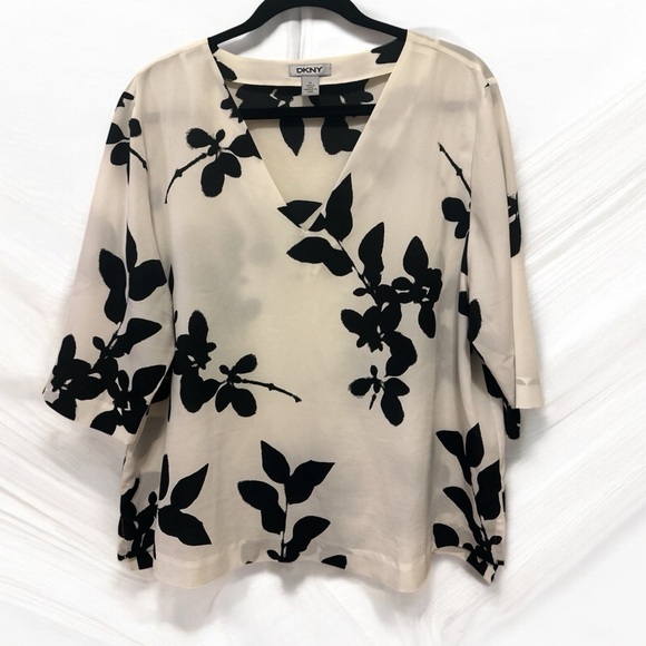 DKNY White and Black Floral Blouse with Relaxed Fit
Size XL - Picture 2 of 5